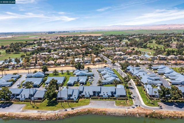 5727 Cutter Loop, Discovery Bay CA: https://media.crmls.org/mediaz/d706d924-f01e-4032-8162-1fb5bdc351db.jpg
