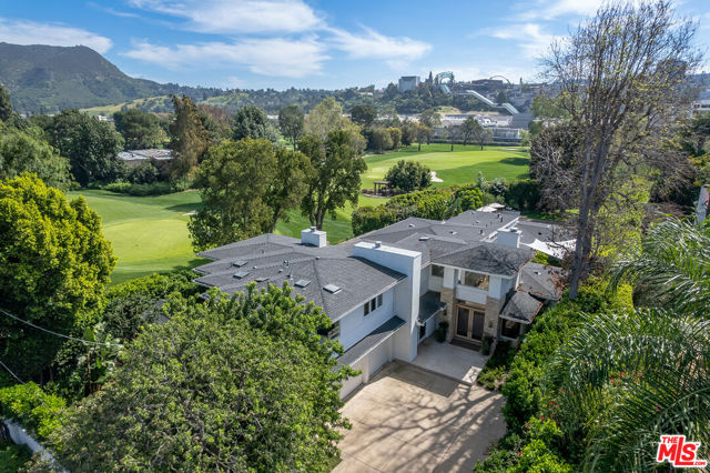 10424 Valley Spring Lane, Toluca Lake CA: https://media.crmls.org/mediaz/d706e6ea-feab-4718-be19-b001e02a21dc.jpg
