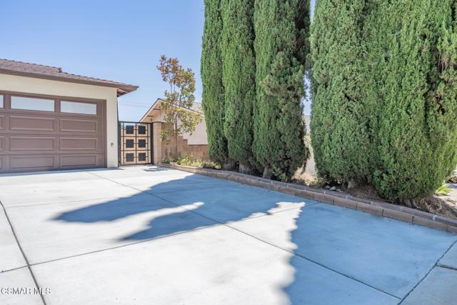 3242 Hereford Court, Simi Valley CA: https://media.crmls.org/mediaz/d70710e7-5e72-41f9-bb21-890703c8f08b.jpg