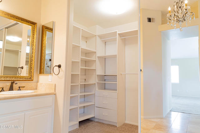 3063 Espana Lane, Thousand Oaks CA: https://media.crmls.org/mediaz/d7075c74-8934-4616-97e9-f686b867283e.jpg