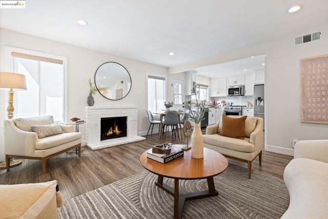 1515 Schenone Ct, Concord CA: https://media.crmls.org/mediaz/d7077859-03e2-4f5a-a417-568eed325905.jpg