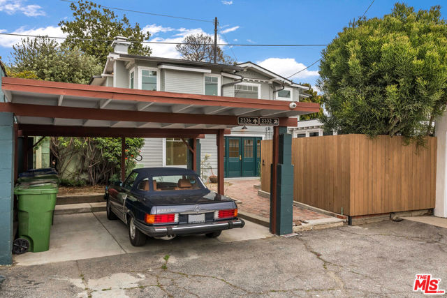 2336 Loma Vista Place, Los Angeles CA: https://media.crmls.org/mediaz/d707a33f-9a38-4f98-bb98-c41a0bda6ab7.jpg