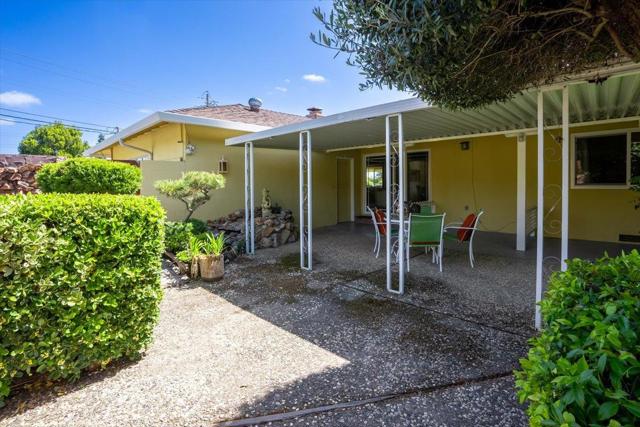 18654 Aspesi Drive, Saratoga CA: https://media.crmls.org/mediaz/d707dee7-3d0d-46b1-b231-b15851a4d404.jpg