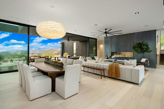 2085 Desert Flower Court, Palm Springs CA: https://media.crmls.org/mediaz/d70801ff-f3f6-4939-bea3-c3ce27df5ecd.jpg