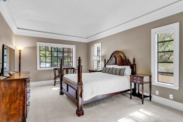 219 Valley Oaks Dr, Alamo CA: https://media.crmls.org/mediaz/d70854d3-08bf-4125-a69c-b25c11cda6e6.jpg