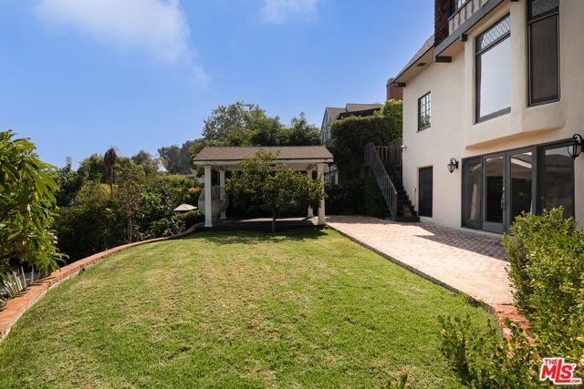 3756 Effingham Place, Los Angeles CA: https://media.crmls.org/mediaz/d708a5fc-9346-4a32-9b86-607961da2a0b.jpg