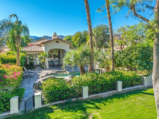 78700 Cabrillo Way, La Quinta CA: https://media.crmls.org/mediaz/d7093e08-562c-48c8-a8c3-c9c89e3c1603.jpg