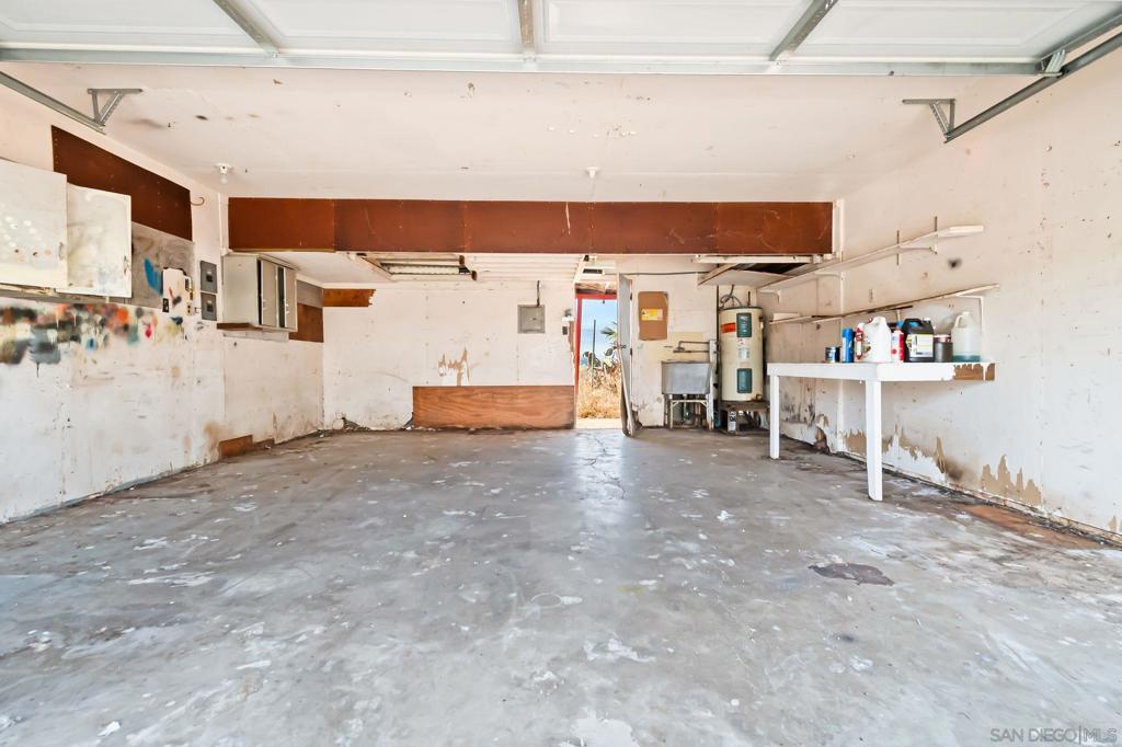 https://media.crmls.org/mediaz/d7093ee4-67d6-4cef-a797-2d1635d37b39.jpg?preset=X-Large