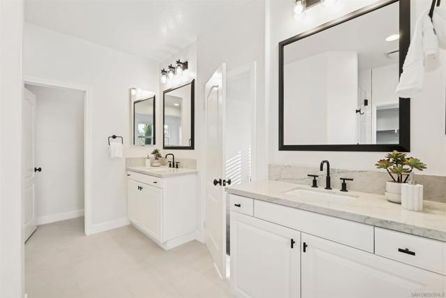 6911 Goldstone Rd, Carlsbad CA: https://media.crmls.org/mediaz/d7094d7d-4ace-43f6-8332-7c8314421cc3.jpg