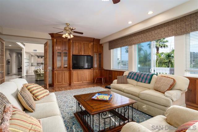 7302 Vista Rancho Ct., Rancho Santa Fe CA: https://media.crmls.org/mediaz/d70982e2-f0b7-41a6-8fa6-016b875ebd2c.jpg