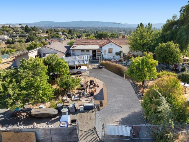 14847 Watters Drive, San Jose CA: https://media.crmls.org/mediaz/d70a01c0-318e-48f0-8414-2426509c3990.jpg