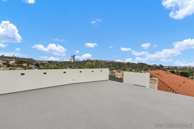 1826 Galveston St, San Diego CA: https://media.crmls.org/mediaz/d70a3b7d-2e7a-4256-be90-1d184e0adade.jpg