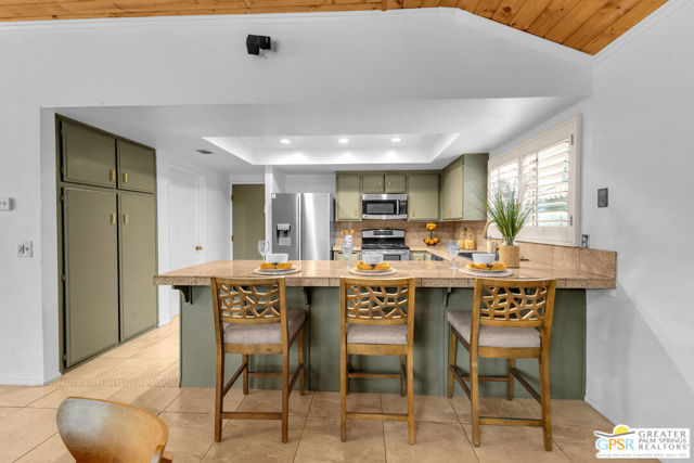 1425 E Luna Way, Palm Springs CA: https://media.crmls.org/mediaz/d70a4ebd-6636-4523-958b-706d0747562e.jpg