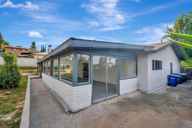 3943 Nereis Dr, La Mesa CA: https://media.crmls.org/mediaz/d70a8759-1234-4916-8443-2d5eba269e03.jpg