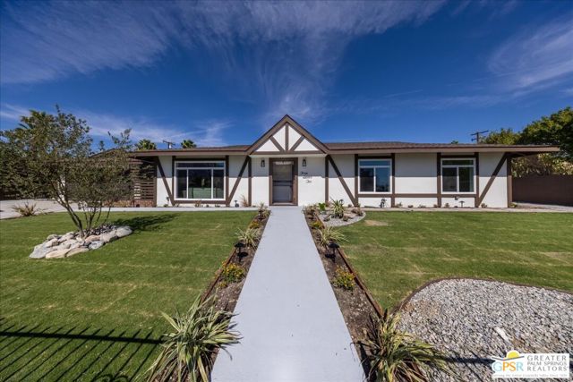 372 E Molino Road, Palm Springs CA: https://media.crmls.org/mediaz/d70b19f2-74df-4a2b-a7e6-39cceb055fa5.jpg