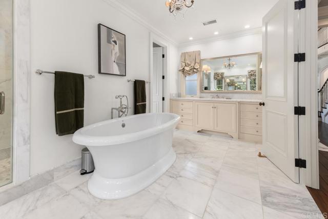 16625 Via Lago Azul, Rancho Santa Fe CA: https://media.crmls.org/mediaz/d70bff17-4340-49a8-aec2-85b0905789c1.jpg