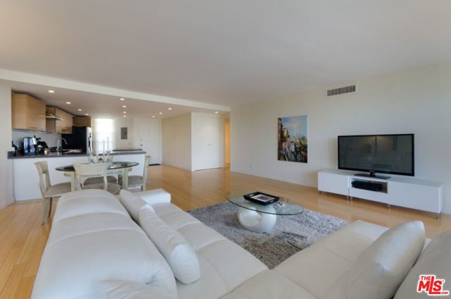 4337 Marina City Drive, Marina del Rey CA: https://media.crmls.org/mediaz/d70c846d-7556-4f84-a20c-65c8df1b2302.jpg