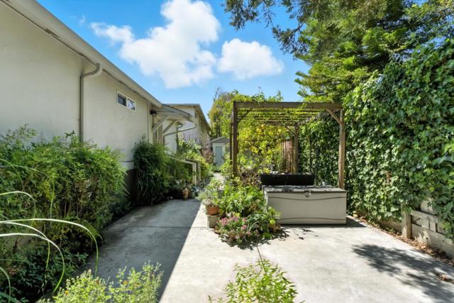 700 Mariposa Avenue, Mountain View CA: https://media.crmls.org/mediaz/d70ca34c-cf85-468c-aa0f-a7d8b2005881.jpg