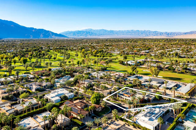 15 Sun Ridge Circle, Rancho Mirage CA: https://media.crmls.org/mediaz/d70cc82c-dc92-4c95-9318-d3fd6b31aa13.jpg