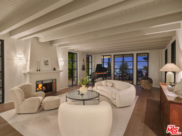 7100 La Presa Drive, Los Angeles CA: https://media.crmls.org/mediaz/d70cdf98-9d3a-42c4-8917-33708ca4f479.jpg
