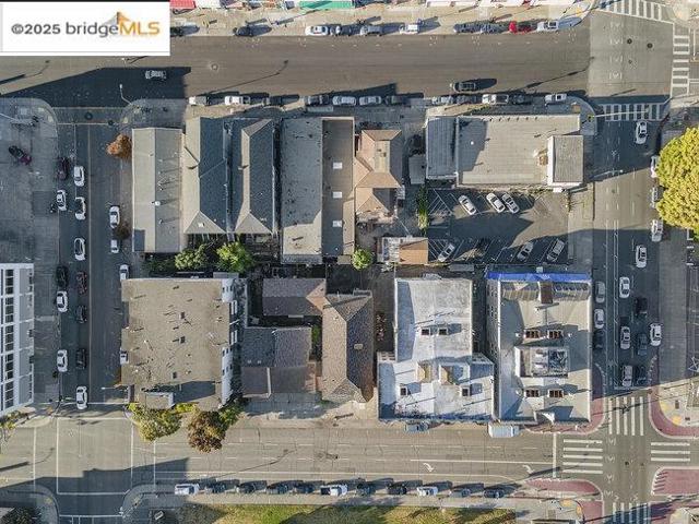 160 9Th St, Oakland CA: https://media.crmls.org/mediaz/d70ce657-da4b-4d66-999f-88834e2d833a.jpg