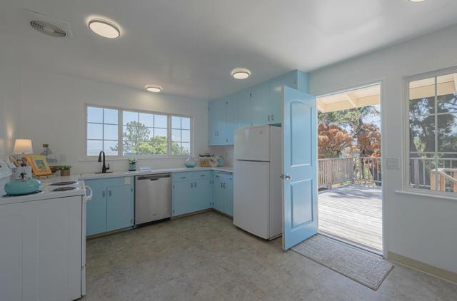 189 Via Gayuba, Monterey CA: https://media.crmls.org/mediaz/d70d17e2-8ace-4e33-a6ab-a14fbabfd038.jpg