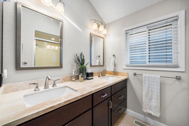 639 Canyon Crest Rd East, San Ramon CA: https://media.crmls.org/mediaz/d70d33cf-f78e-43fe-9a3c-ad813732dd52.jpg