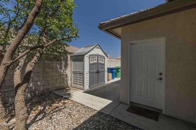 15617 Screaming Eagle Avenue, Bakersfield CA: https://media.crmls.org/mediaz/d70d56f2-1198-4dad-9466-554d6710d7fa.jpg
