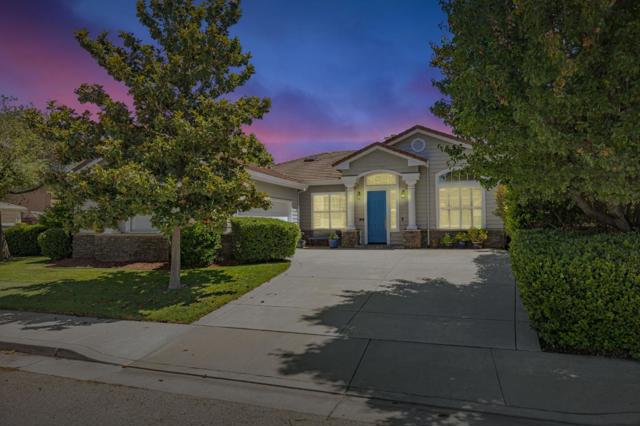 18400 Capistrano Way, Morgan Hill CA: https://media.crmls.org/mediaz/d70d9da6-1cf2-461a-b798-4e525d15c10f.jpg