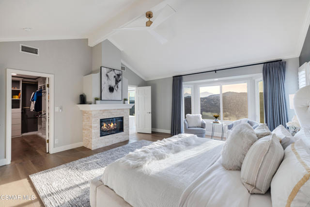 1660 Valecroft Avenue, Westlake Village CA: https://media.crmls.org/mediaz/d70da932-29ed-4879-b98d-577ef2fdc973.jpg