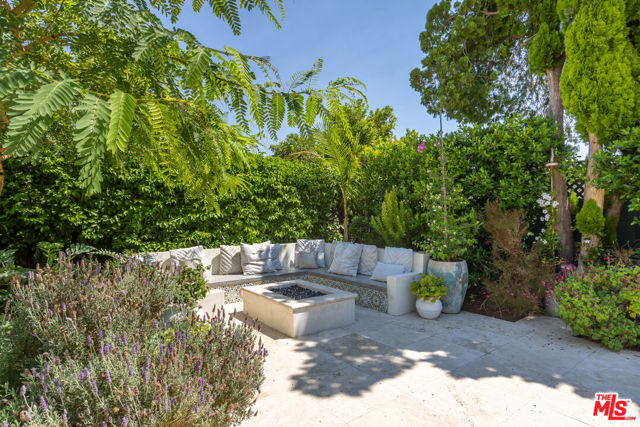 7442 Capps Avenue, Los Angeles CA: https://media.crmls.org/mediaz/d70db515-1d81-4784-9e2a-3679422a75d4.jpg