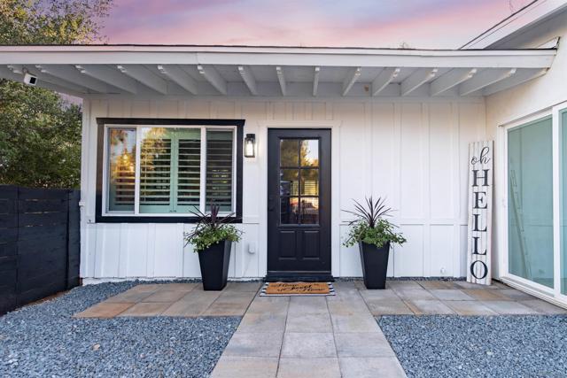 11534 Manzanita Rd, Lakeside CA: https://media.crmls.org/mediaz/d70dc7ce-9cbf-4327-a55c-0e64e4196683.jpg