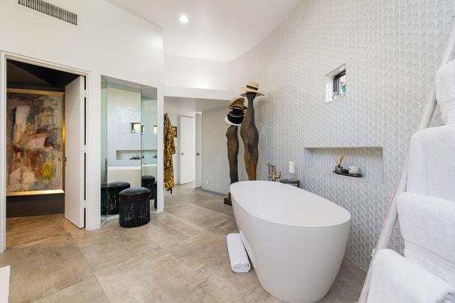 21 Clancy Lane Estates, Rancho Mirage CA: https://media.crmls.org/mediaz/d70dcd5e-b27d-4e5c-bff9-882c54ea8a3f.jpg