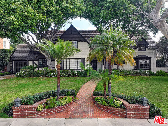 322 N June Street, Los Angeles CA: https://media.crmls.org/mediaz/d70dce9e-96f0-44c0-b1bb-26ed8d5a7bb8.jpg