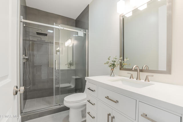 252 Capri Drive, Simi Valley CA: https://media.crmls.org/mediaz/d70e12e7-5beb-4f0a-8802-bc24d530359d.jpg