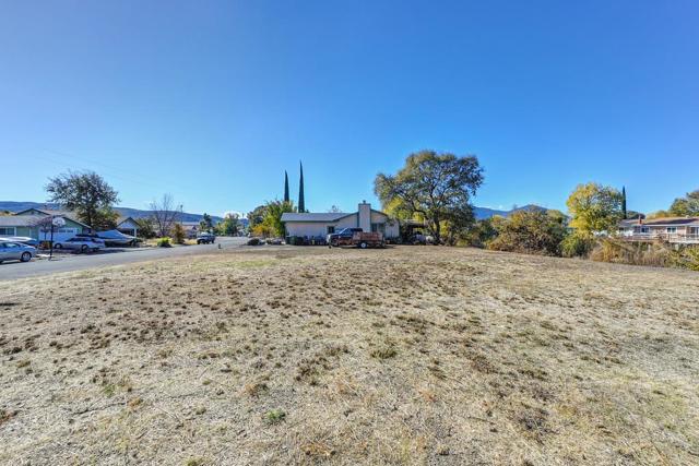 613 Bass Lane, Clearlake Oaks CA: https://media.crmls.org/mediaz/d70e8ff2-c474-47fa-a5d5-516f8c5b22eb.jpg