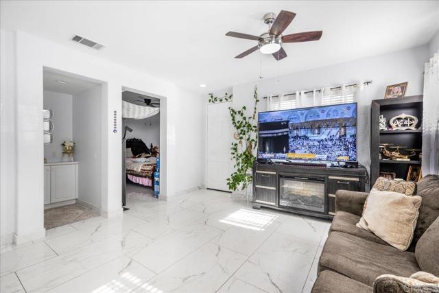 44364 Kingston Drive, Temecula CA: https://media.crmls.org/mediaz/d70eda78-9b9f-4ffe-8394-381fe076307e.jpg