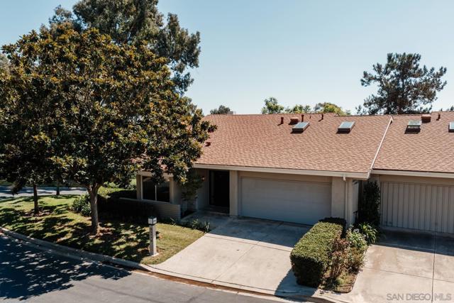 2163 Caminito Circulo Norte, La Jolla CA: https://media.crmls.org/mediaz/d70f2925-1c36-4b15-b3ea-ea9fa2a60e3f.jpg