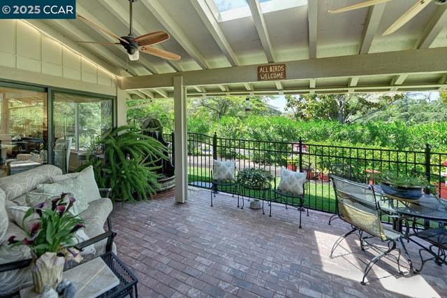 633 Terra California Dr, Walnut Creek CA: https://media.crmls.org/mediaz/d7100723-9477-49d3-a0d8-71faef6e90bd.jpg