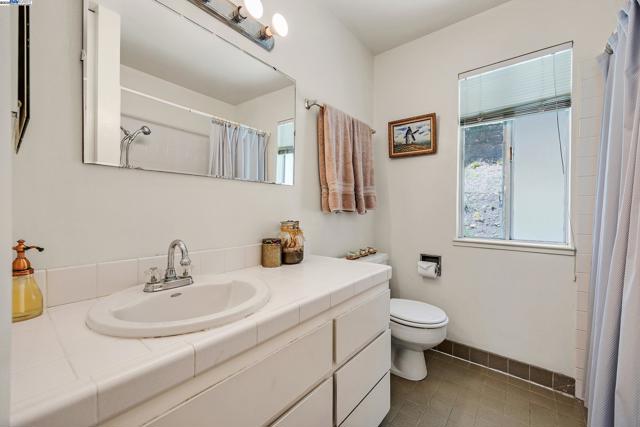 1923 Green Valley Rd, Alamo CA: https://media.crmls.org/mediaz/d7107046-5bdb-4e10-a90b-dc672531284e.jpg