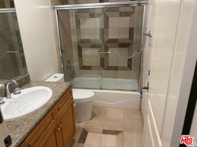 24942 Vista Verenda, Woodland Hills CA: https://media.crmls.org/mediaz/d710746c-cf96-4a1f-8277-2ecdf6a30b1d.jpg