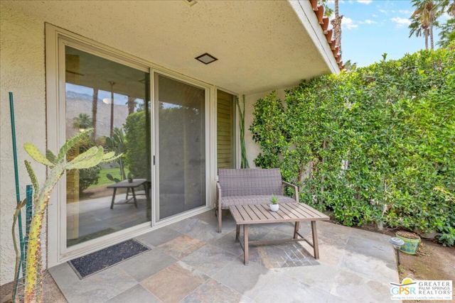 733 N Via Acapulco, Palm Springs CA: https://media.crmls.org/mediaz/d710f449-cf6e-4ad8-8131-711a463522ba.jpg