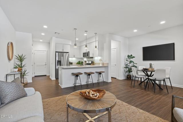 139 Farmhouse Drive, Simi Valley CA: https://media.crmls.org/mediaz/d7120bbf-ca5c-4b8b-9fff-d5e3934fefa4.jpg
