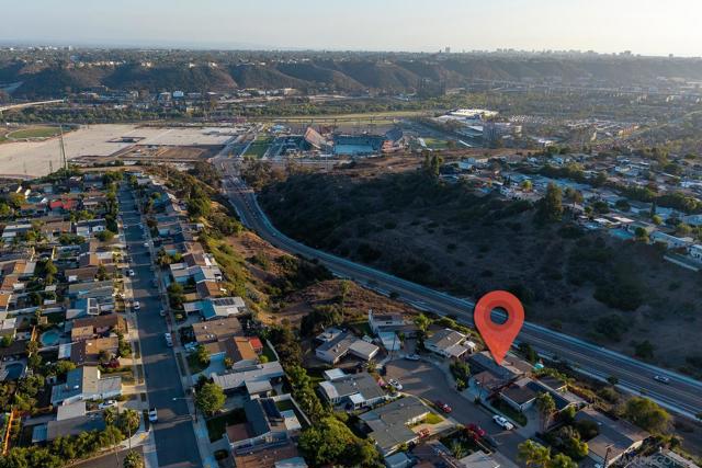 2546 MARATHON DR, San Diego CA: https://media.crmls.org/mediaz/d7121d3d-8491-4e5c-8c83-158e95632191.jpg