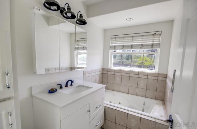 12224 Lemon Crest Drive, Lakeside CA: https://media.crmls.org/mediaz/d7125ece-279f-4bab-b426-b99308b990e6.jpg