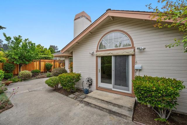721 Paradiso Court, Soquel CA: https://media.crmls.org/mediaz/d7127e81-a519-4b0e-9fba-951973147ca3.jpg