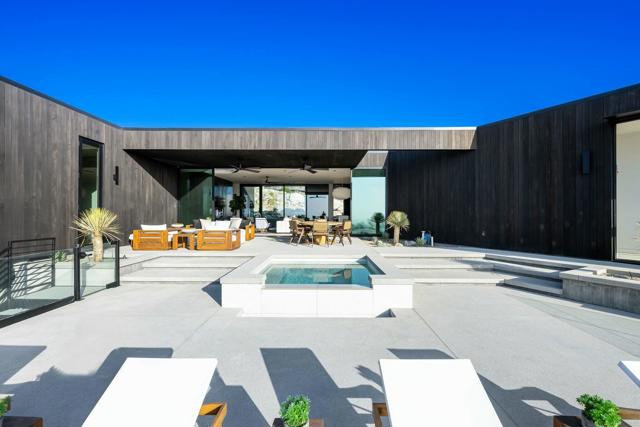 2085 Desert Flower Court, Palm Springs CA: https://media.crmls.org/mediaz/d712e47c-31be-487c-8fae-206b85494684.jpg
