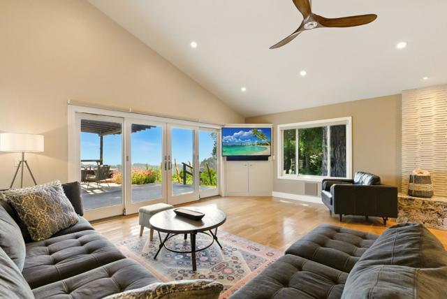 132 Pax Place Court, Aptos CA: https://media.crmls.org/mediaz/d7137a2c-0bef-4efc-aea8-b31f0c29428b.jpg