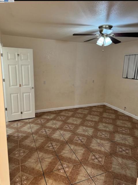 1530 40th Ave, Oakland CA: https://media.crmls.org/mediaz/d714ab2c-8189-4b3b-a0d6-e1b87f662fc8.jpg