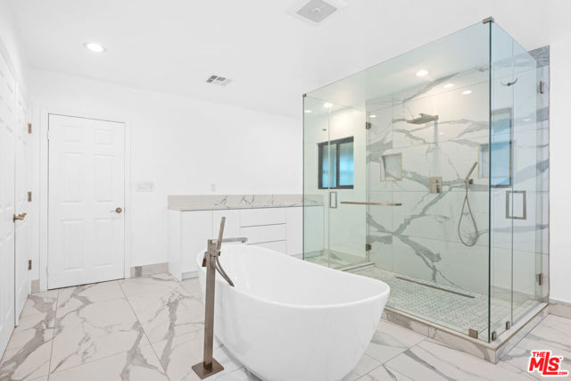 17449 Sumiya Drive, Encino CA: https://media.crmls.org/mediaz/d714af9a-730e-4f09-910e-fecdca0e37e5.jpg